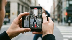 ضبط ویدیو عمودی برای انتشار در تیک تاک