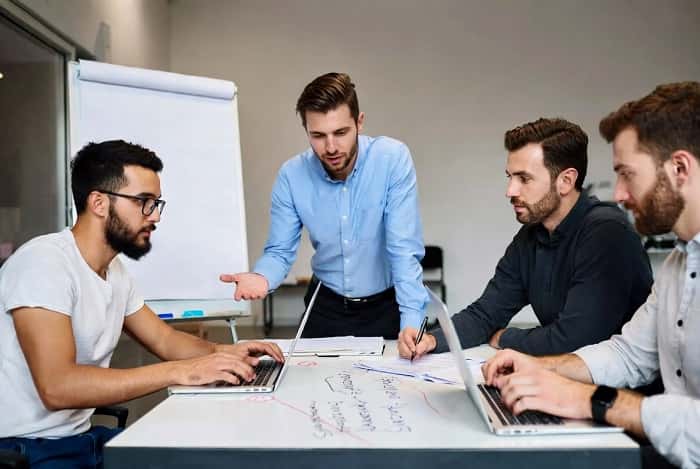 جلسه برنامه‌ریزی استراتژی تولید محتوای سئو برای سایت